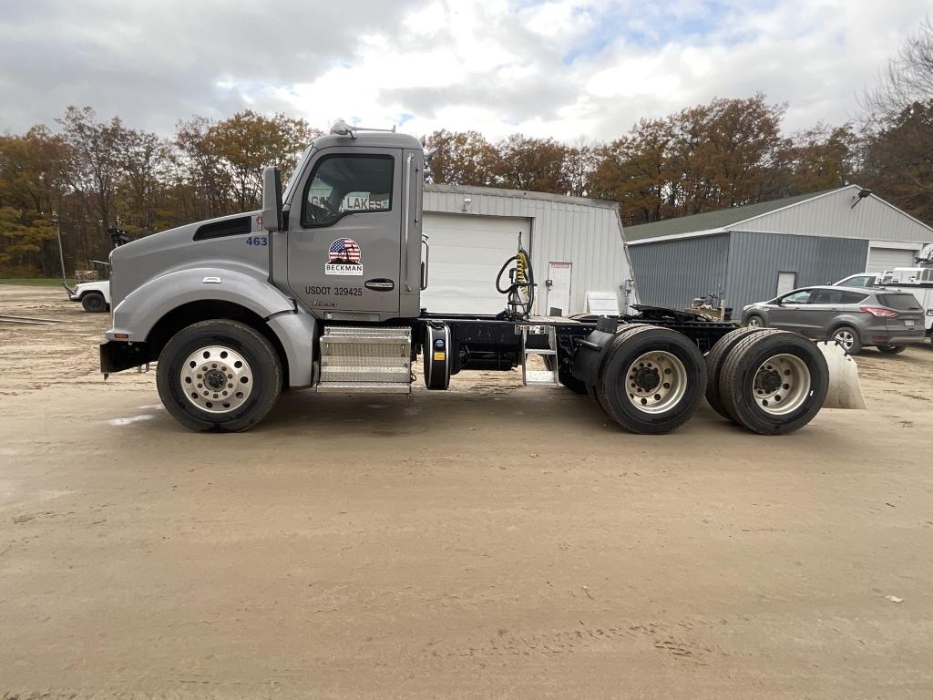 2020 Kenworth T880 Day Cab