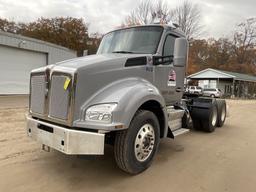 2020 Kenworth T880 Day Cab