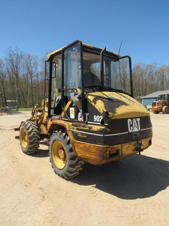 Caterpillar 902 Wheel Loader