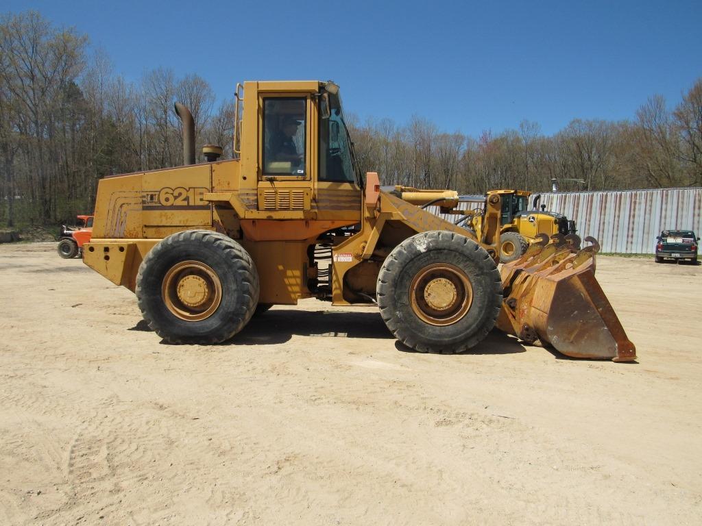 Case 621B Wheel Loader