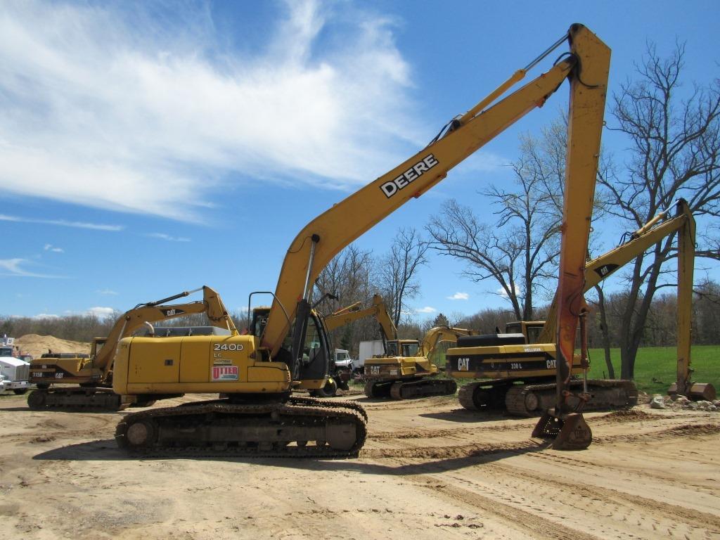 2008 Deere 240D LC Excavator