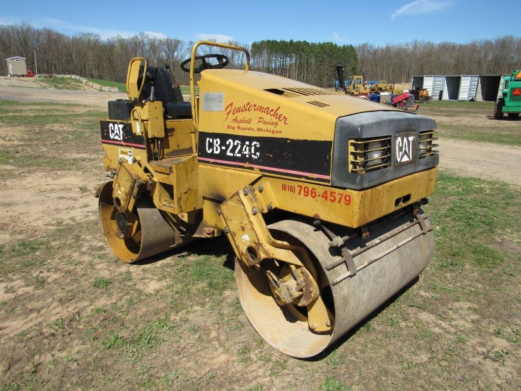 1996 Caterpillar CB-224C Roller