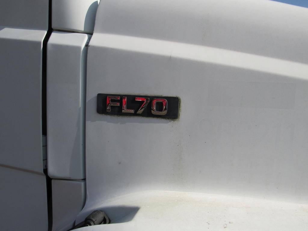 2003 Freightliner FL70 Day Cab