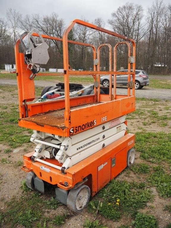2016 Snorkel S3219E Scissor Lift