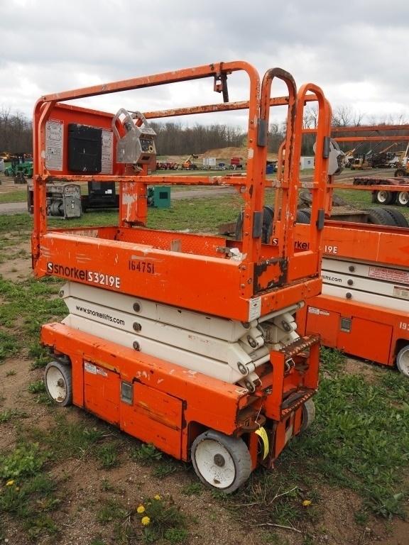 2018 Snorkel S3219E Scissor Lift