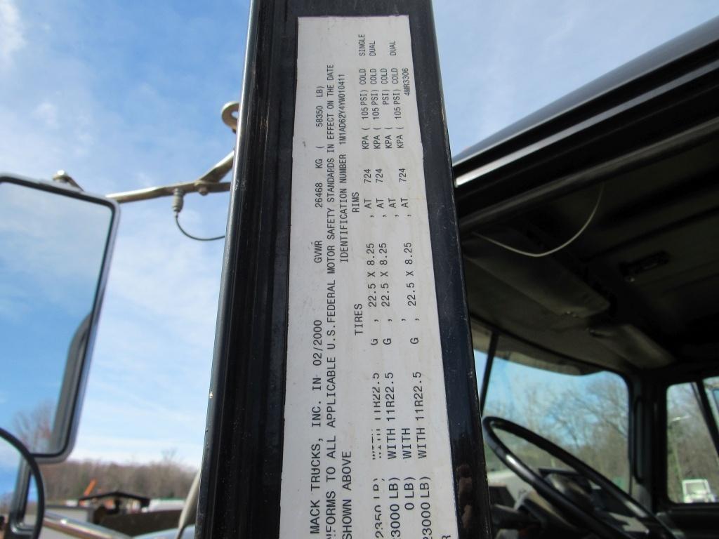 2000 Mack CL713 Day Cab