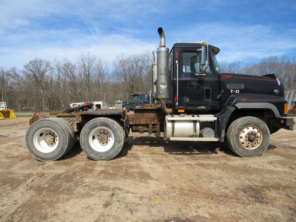 2000 Mack CL713 Day Cab