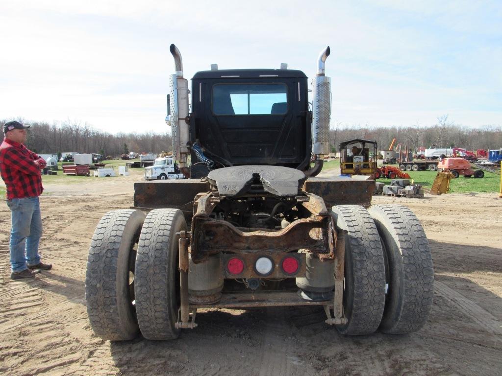 2000 Mack CL713 Day Cab