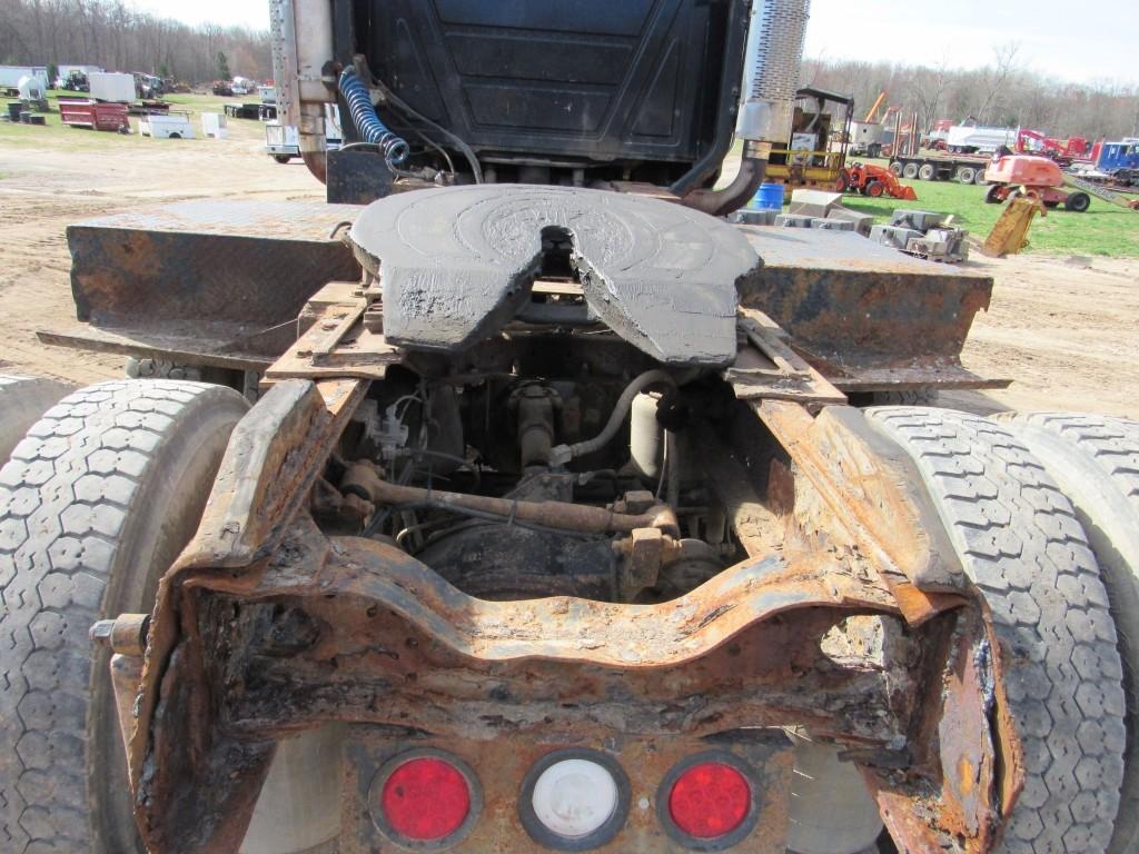 2000 Mack CL713 Day Cab