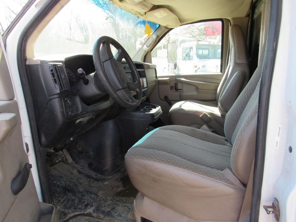 2004 GMC 3500 Utility Van