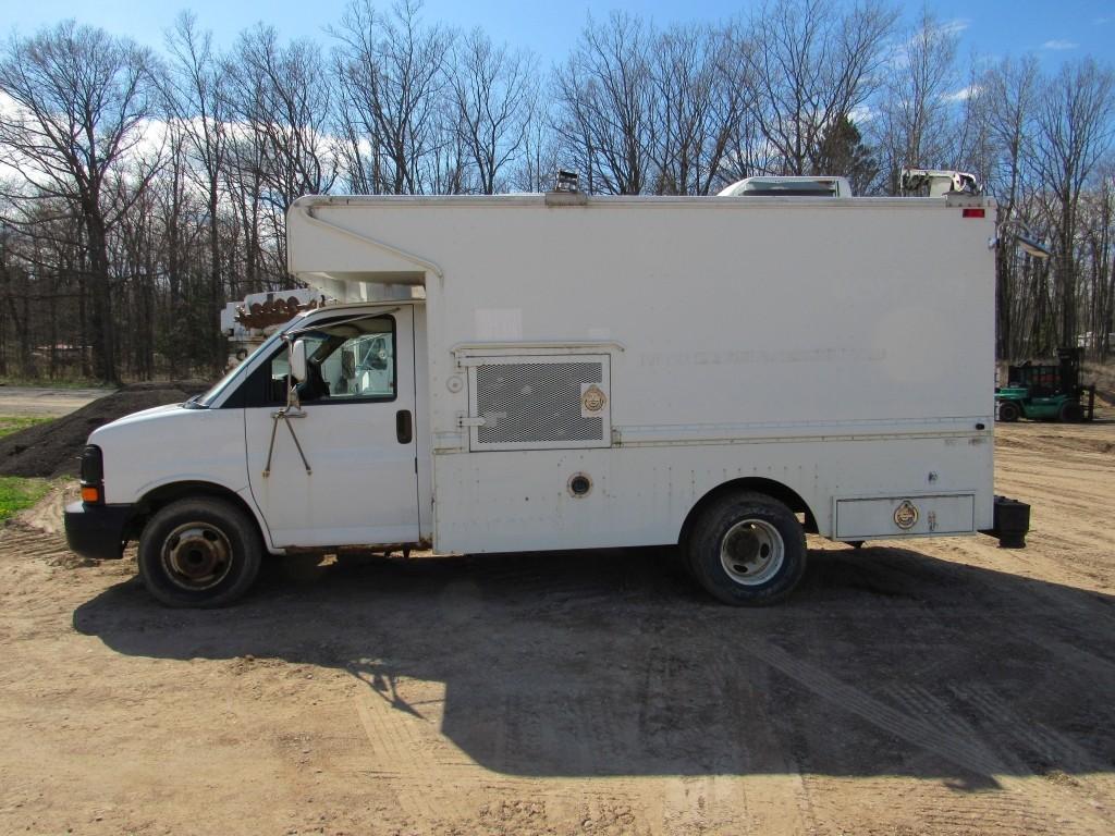 2004 GMC 3500 Utility Van