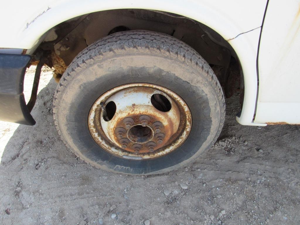 2004 GMC 3500 Utility Van