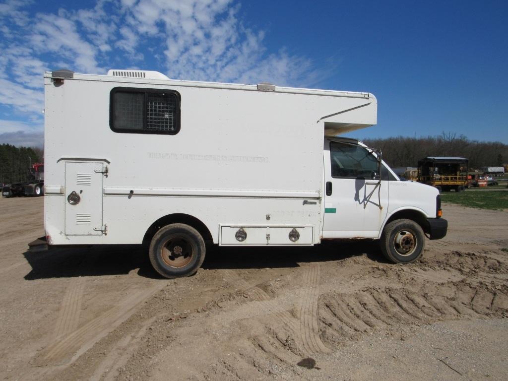 2004 GMC 3500 Utility Van
