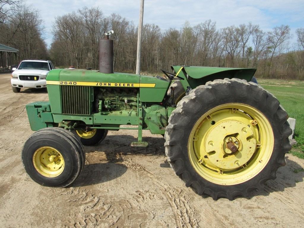 John Deere 2630 Farm Tractor