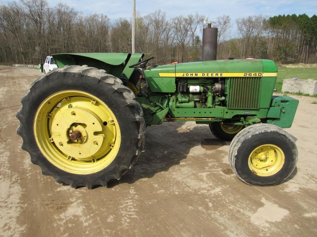 John Deere 2630 Farm Tractor