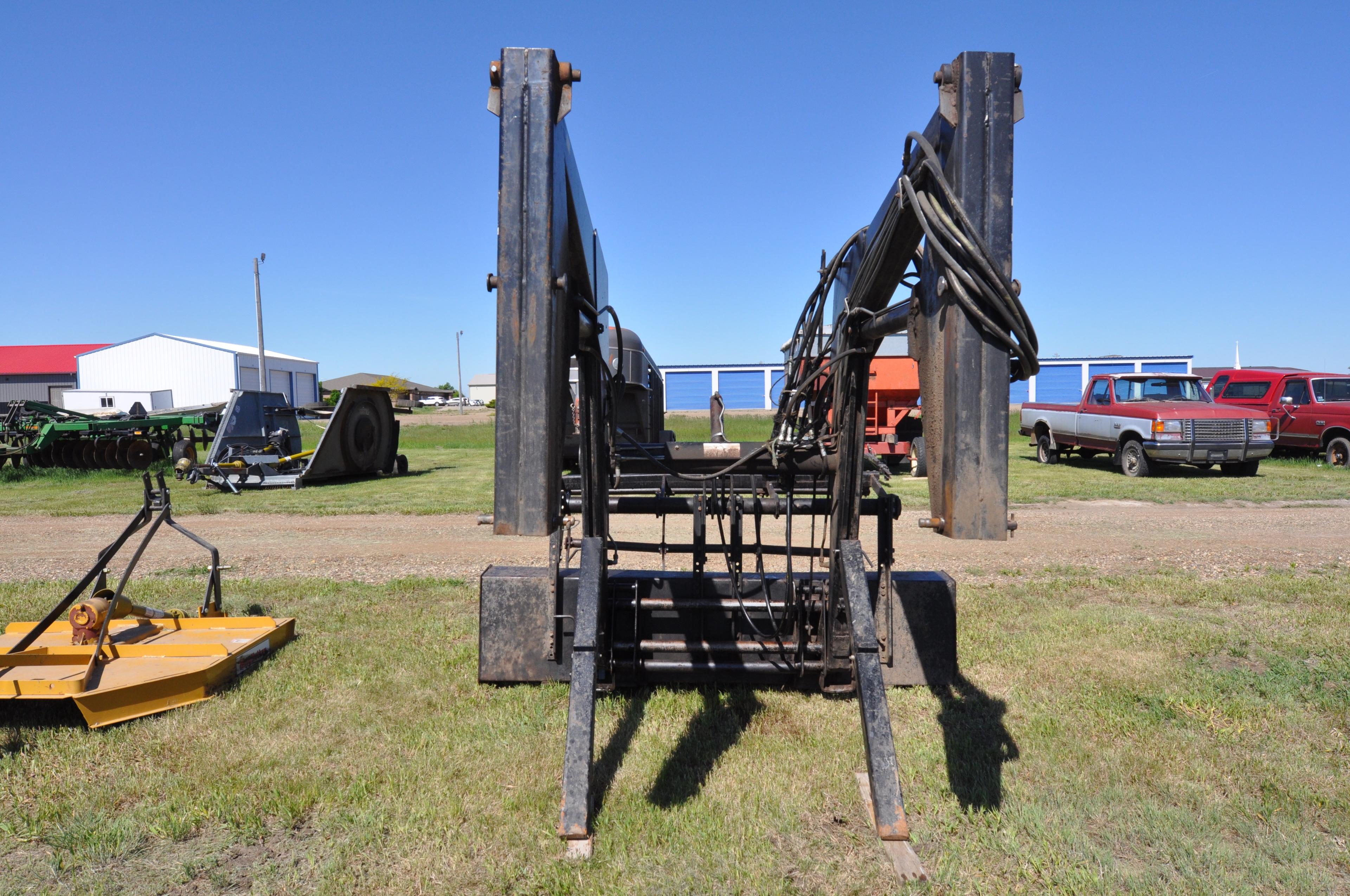 FarmHand 1140 loader bucket & grapple