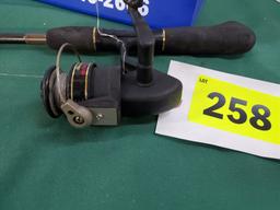 SHAKESP. MUSTANG OPEN FACE REEL W/ ZEBCO GLASS 5'5" ROD