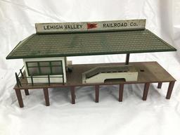 k-line operating loading dock & lionel diesel horn shed
