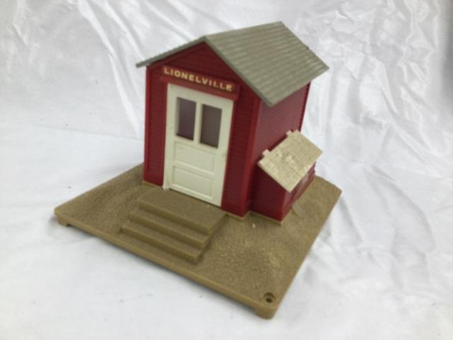 k-line operating loading dock & lionel diesel horn shed