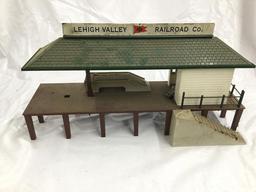 k-line operating loading dock & lionel diesel horn shed
