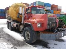 2000 Mack DM690S Water Service Truck