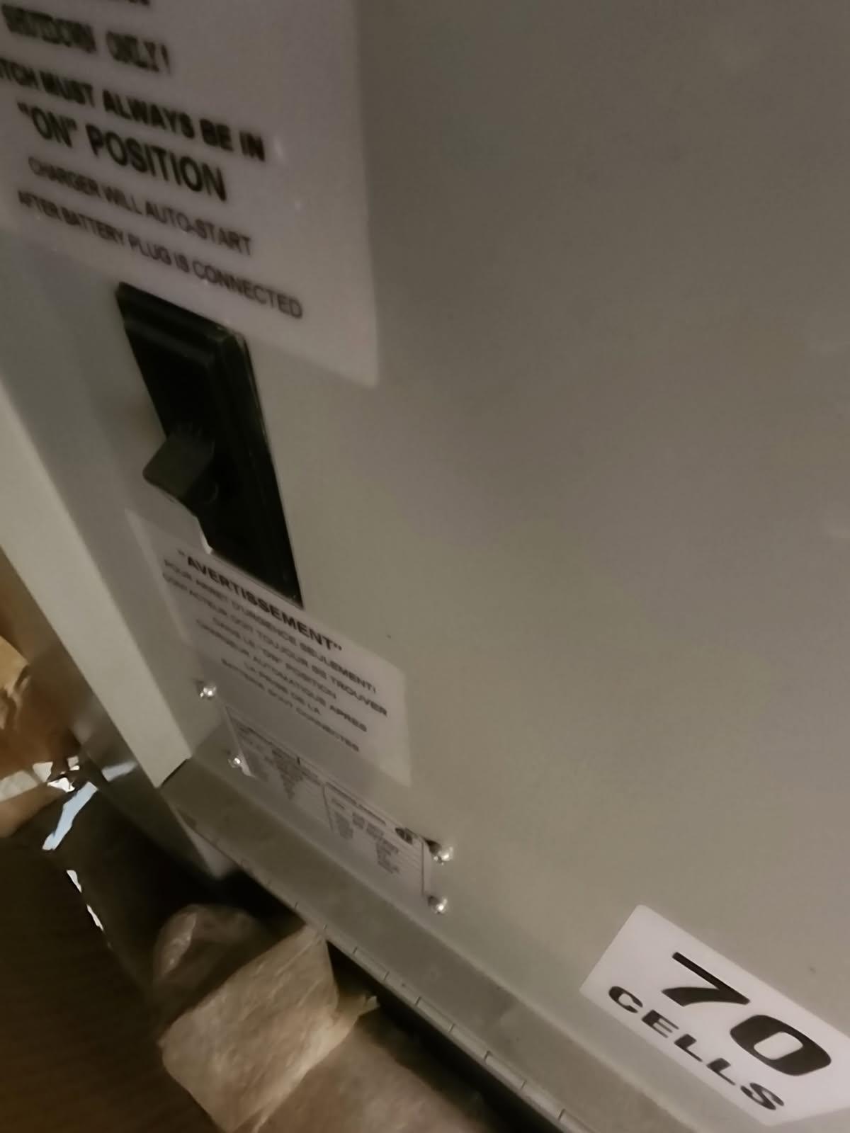 Unreserved - Loci Battery Charger & Misc Controllers