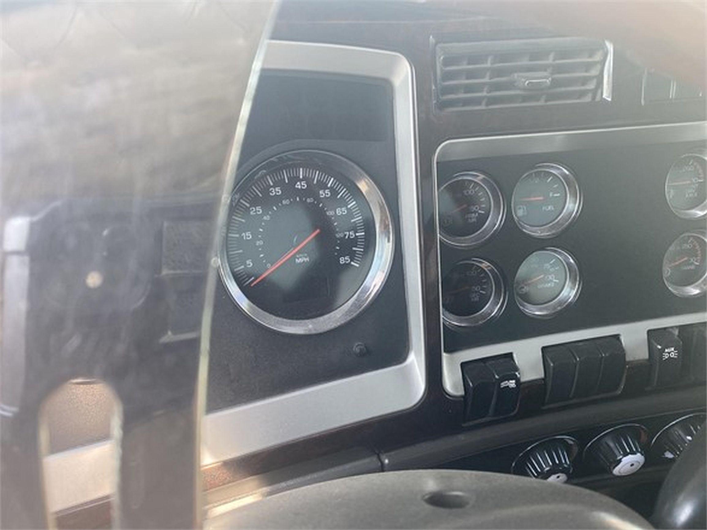 2007 KENWORTH W900