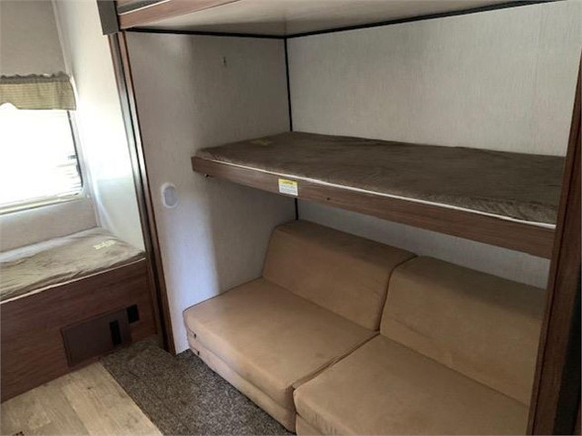 2019 HEARTLAND PROWLER LYNX 32LX
