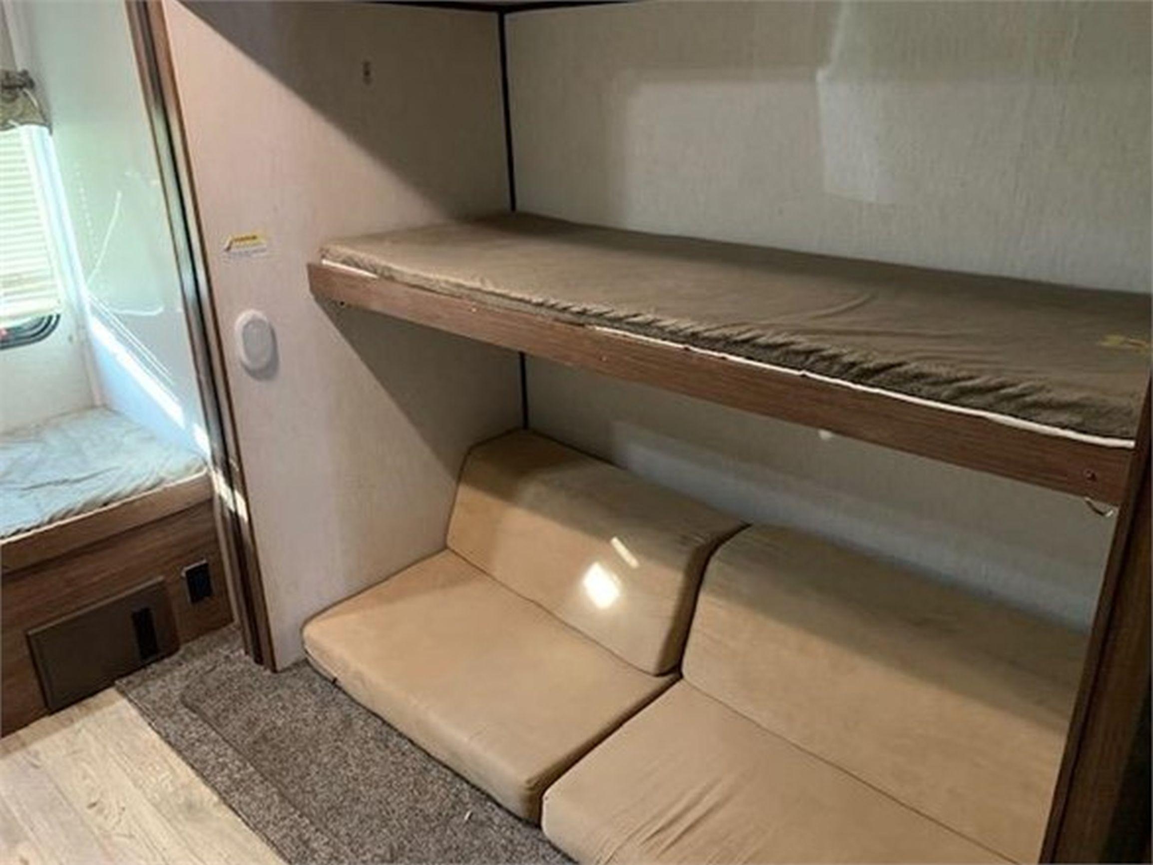 2019 HEARTLAND PROWLER 32LX