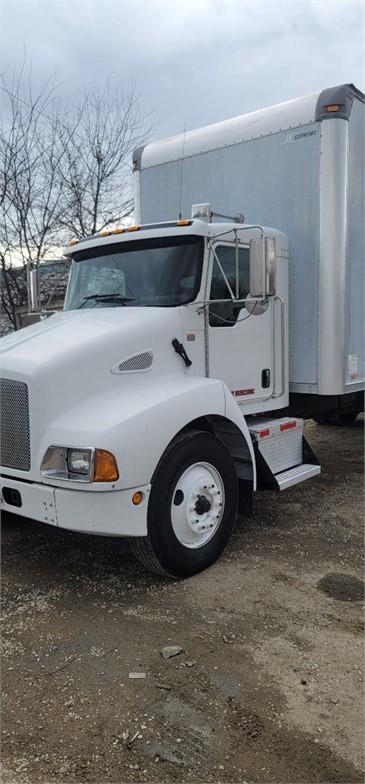 2005 KENWORTH T300