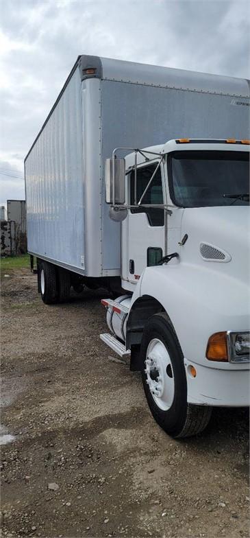 2005 KENWORTH T300