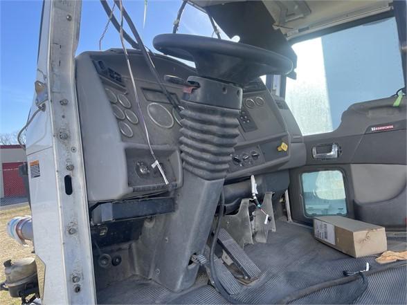 2013 KENWORTH T300