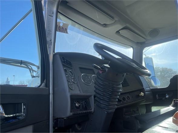 2013 KENWORTH T300