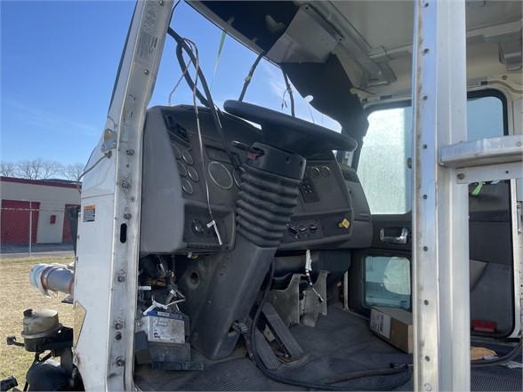 2013 KENWORTH T300