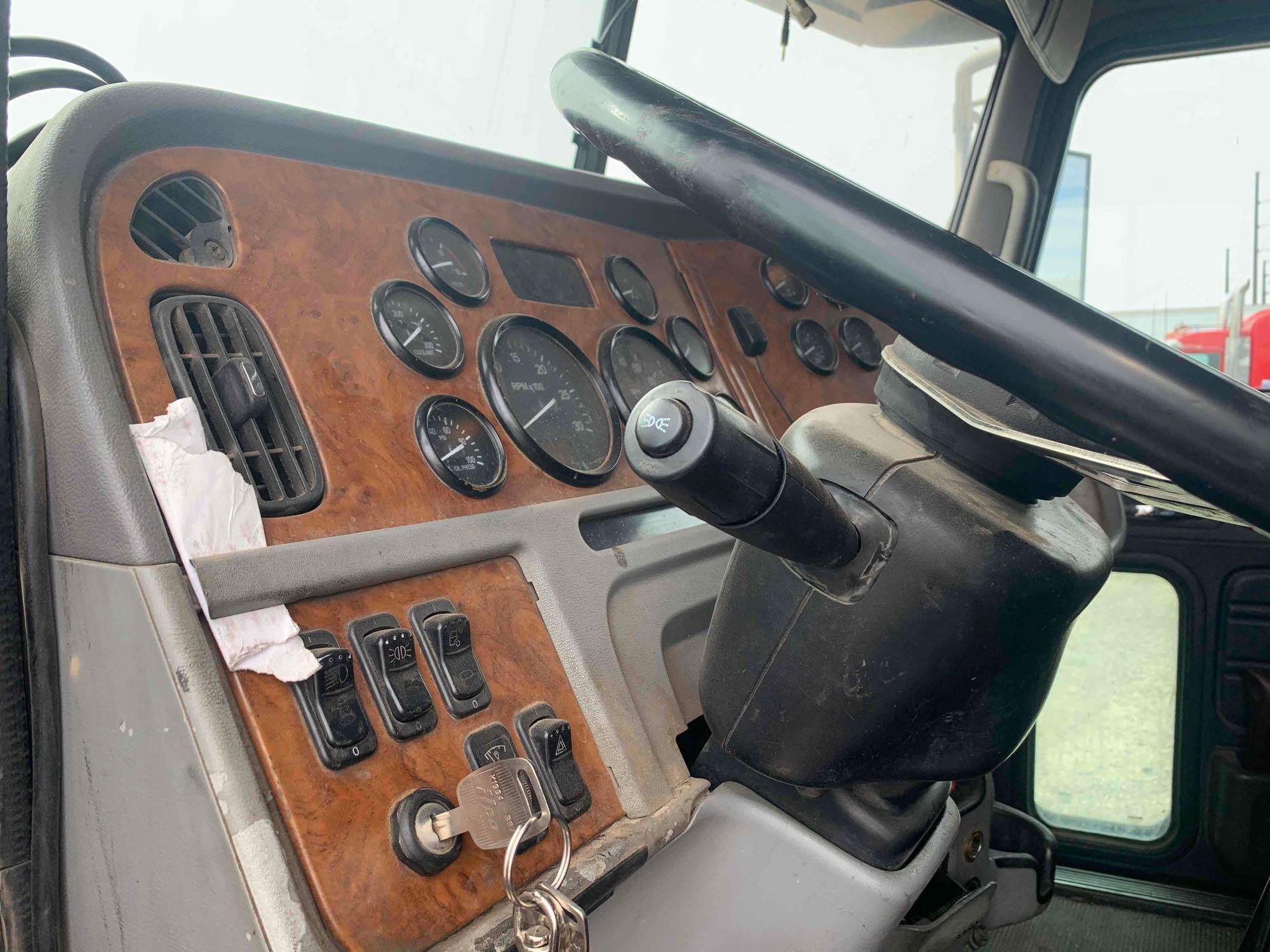 2006 Peterbilt 378 Sleeper