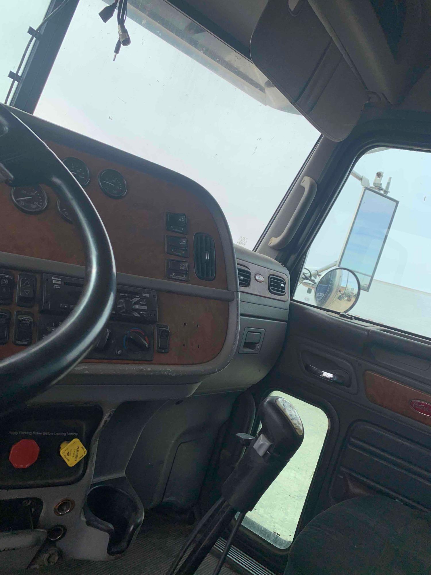 2006 Peterbilt 378 Sleeper
