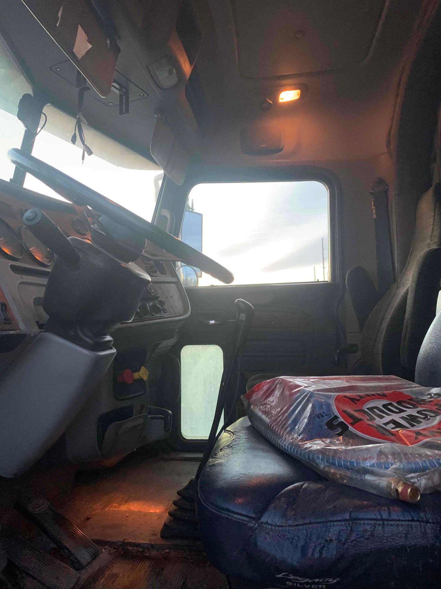 2006 Peterbilt 378 Sleeper