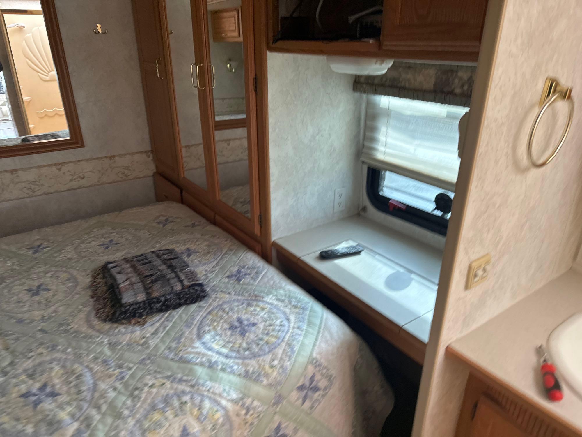 2004 Winnebago Brave