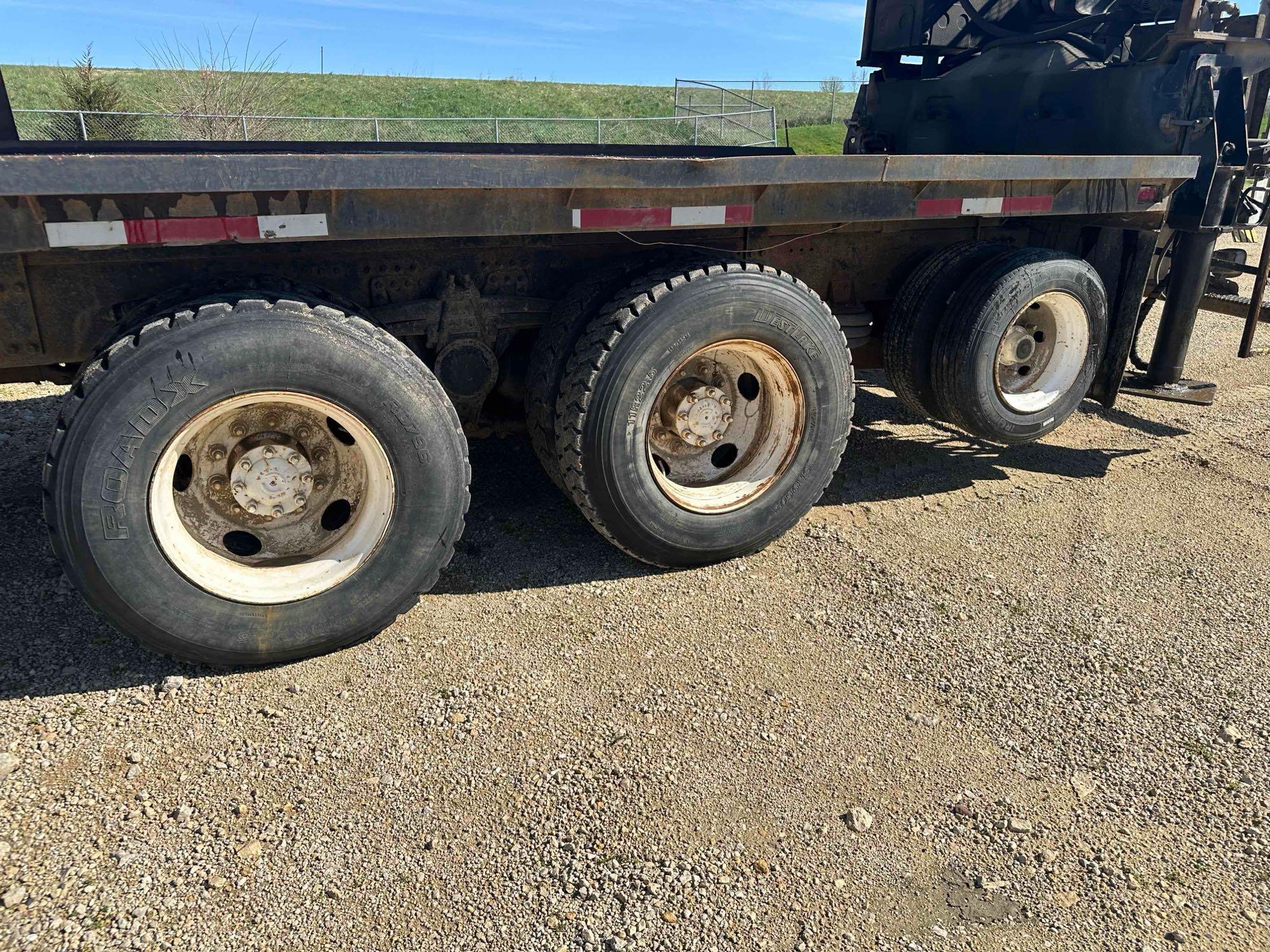 2003 Volvo Boom Truck