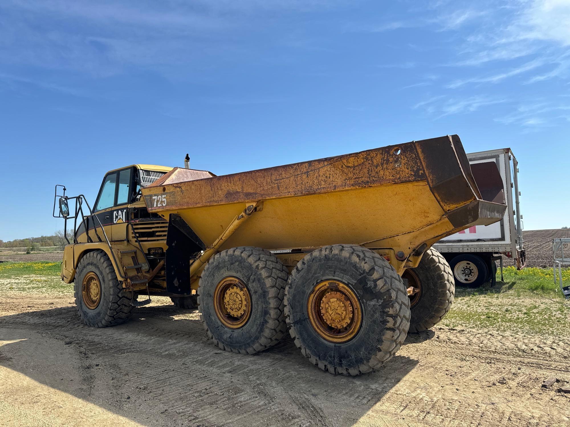 2006 Caterpillar 725 Haul Truck