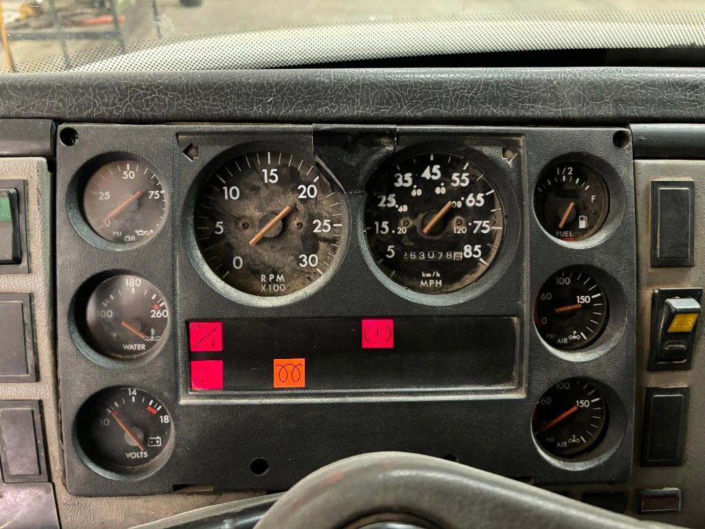 2000 Frieghtliner Semi