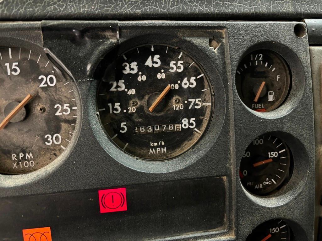 2000 Frieghtliner Semi