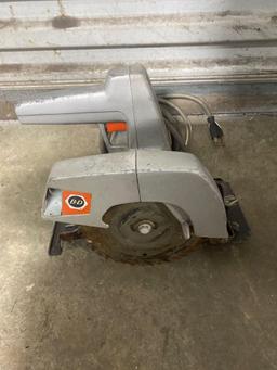 Black and Decker Saw