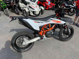 2021 KTM SMC 690R Super Moto