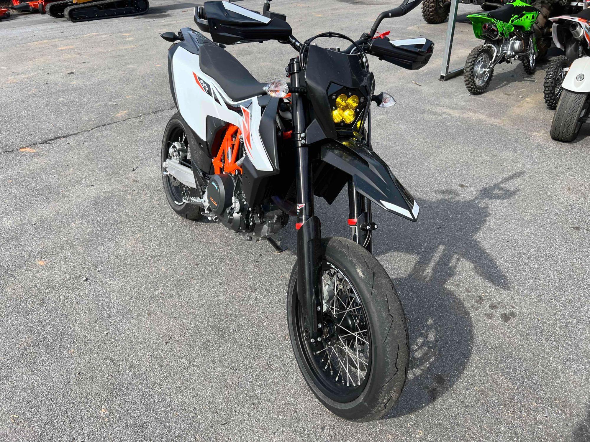 2021 KTM SMC 690R Super Moto
