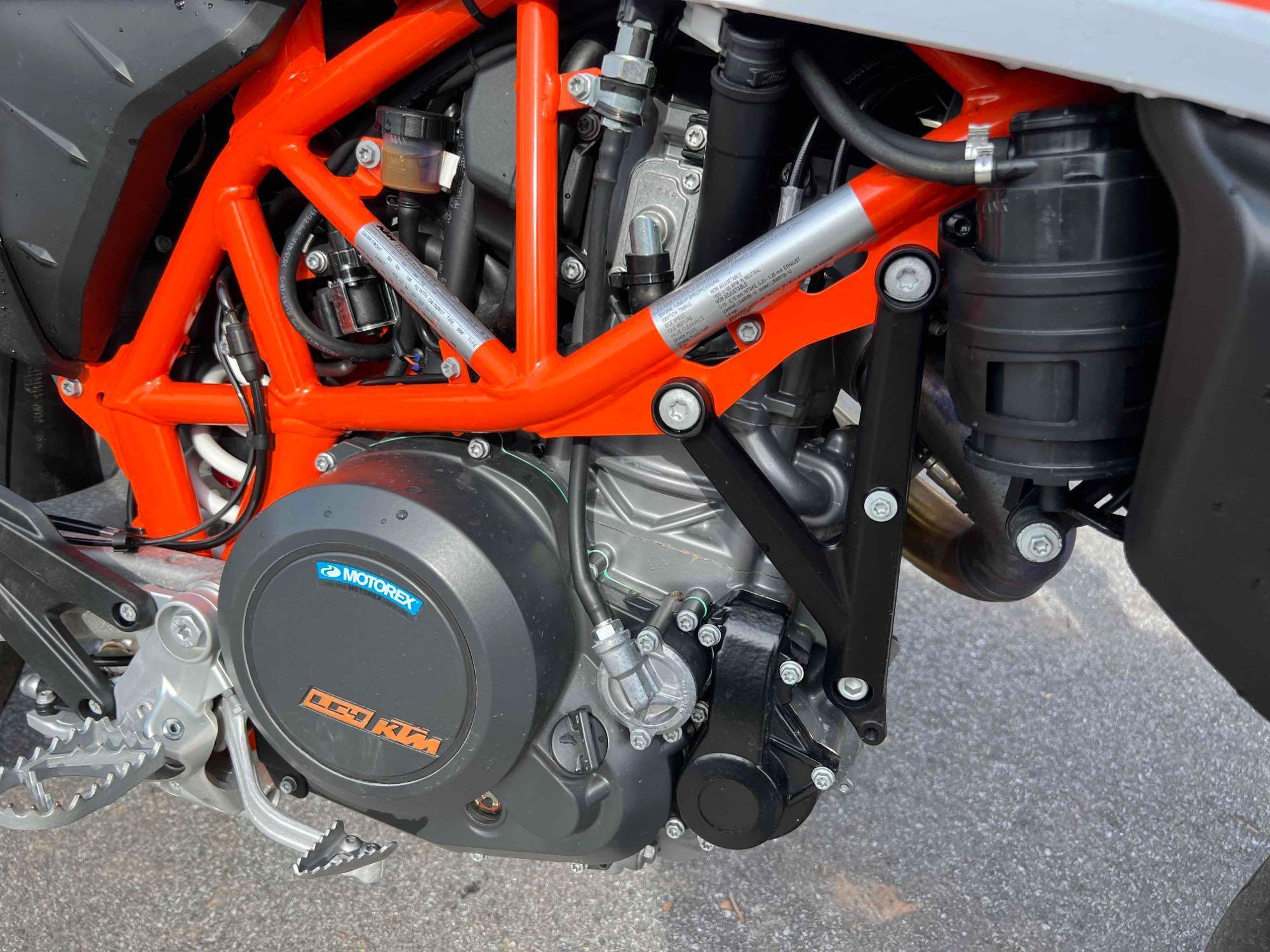 2021 KTM SMC 690R Super Moto
