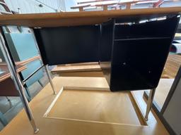 (8) Desks