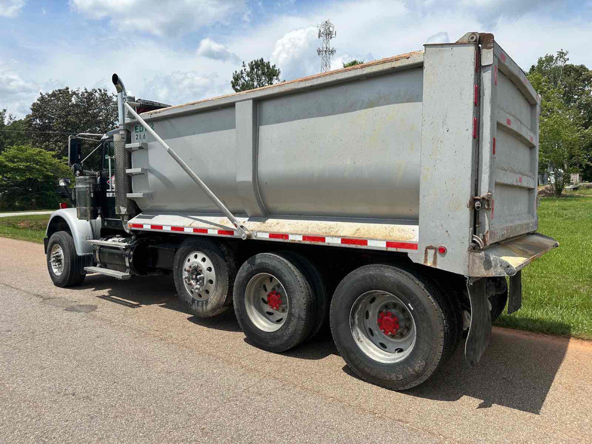 2007 Freightliner FLD120SD Truck, VIN # 1FUJALCV87DY79141