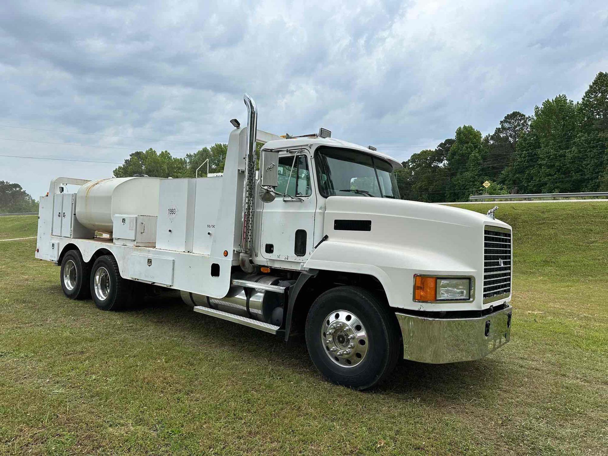 1999 Mack CH 613 Fuel Lube Truck