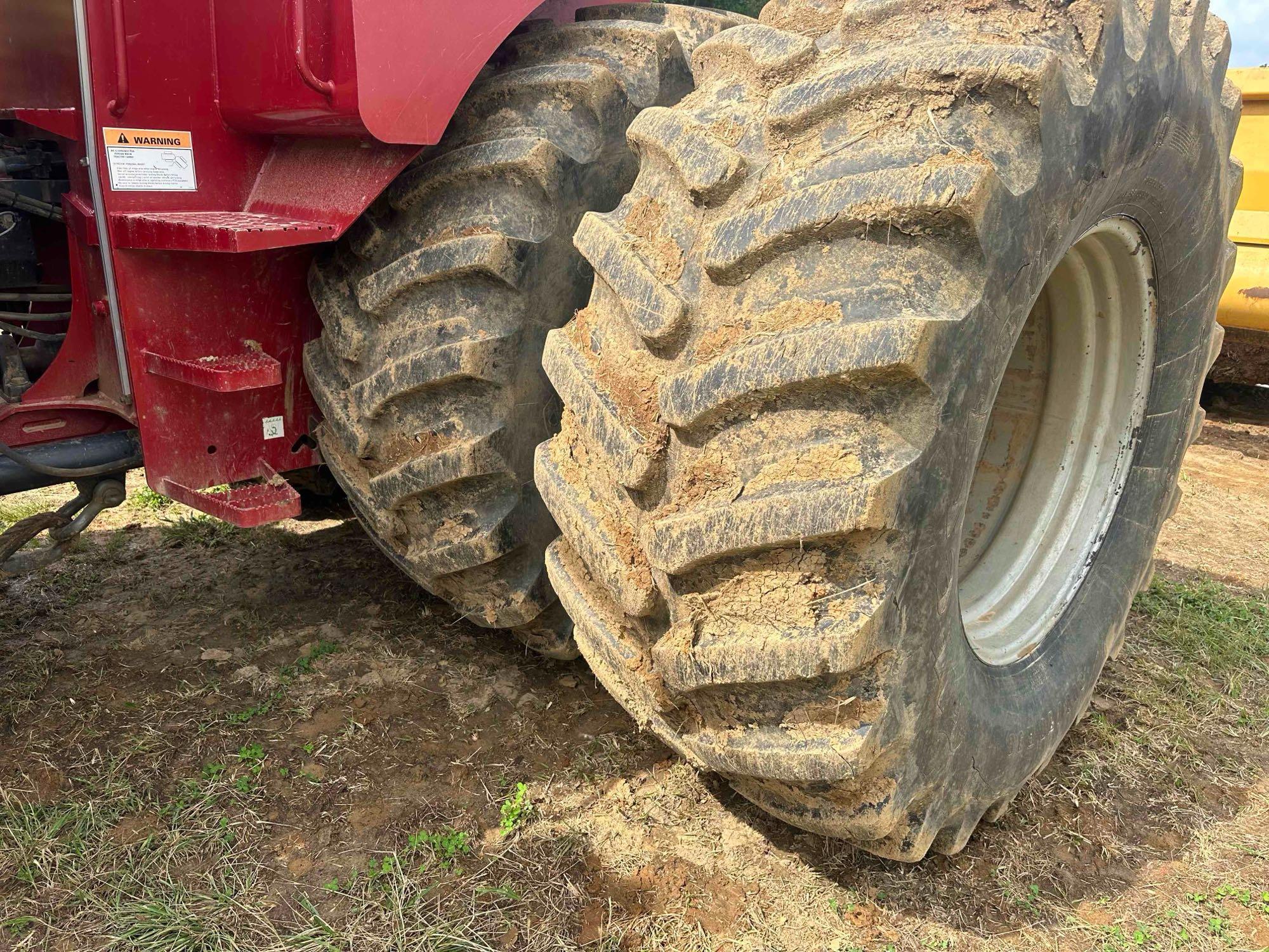 Case 580 Articulating Tractor with John Deere 1814E Pan